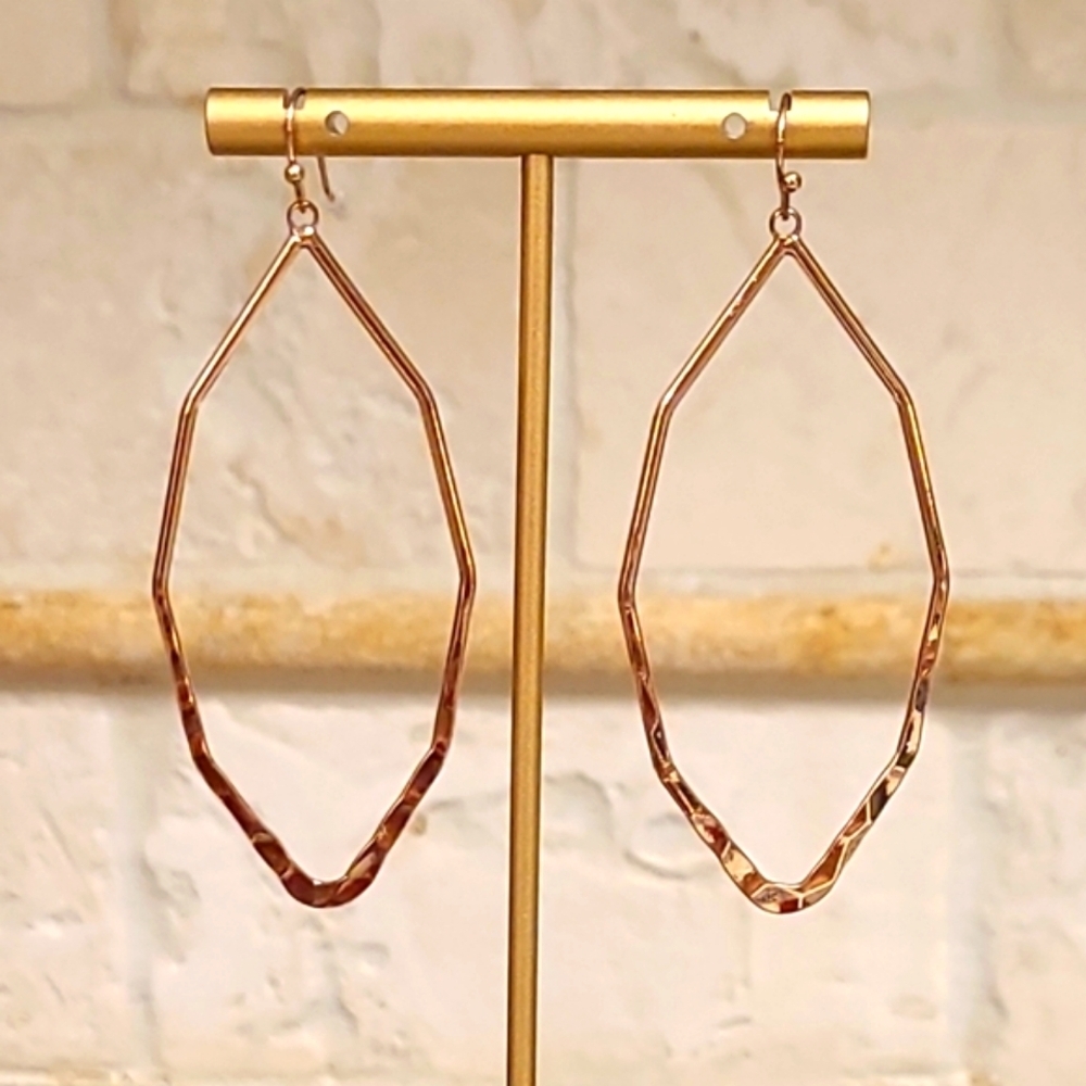 NWT Large Hammered Abstract Hoop Gold Earrings - Picture 7 of 10
